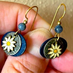 Textured layered daisy vintage earrings